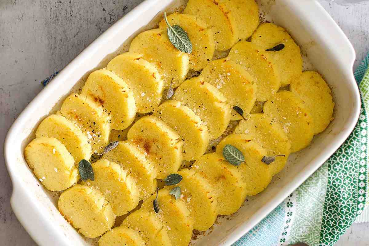 Teglia di gnocchi di semolino