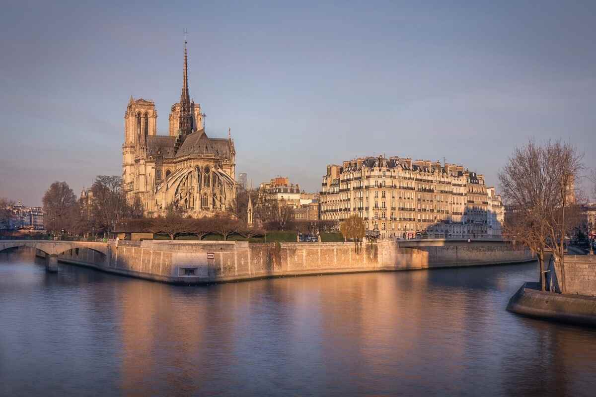 notre dame vista dalla Senna