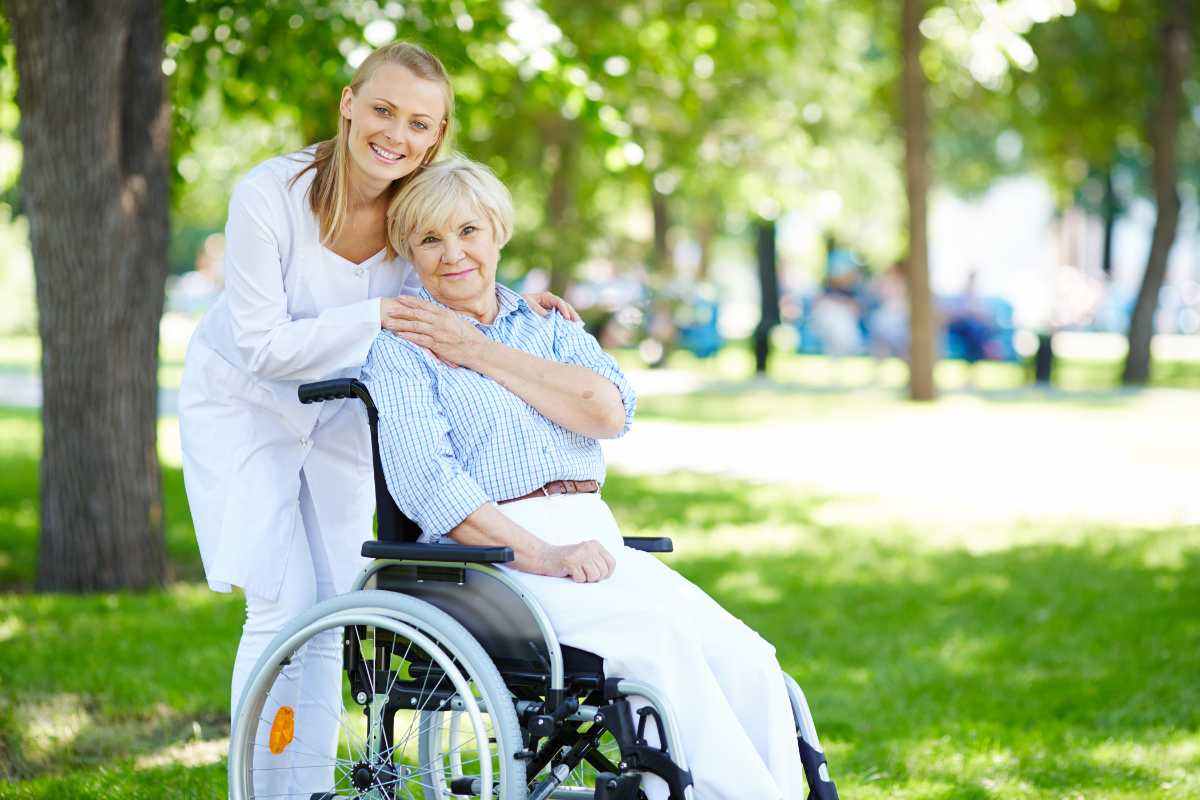 Stanziati nuovi aiuti per i caregiver