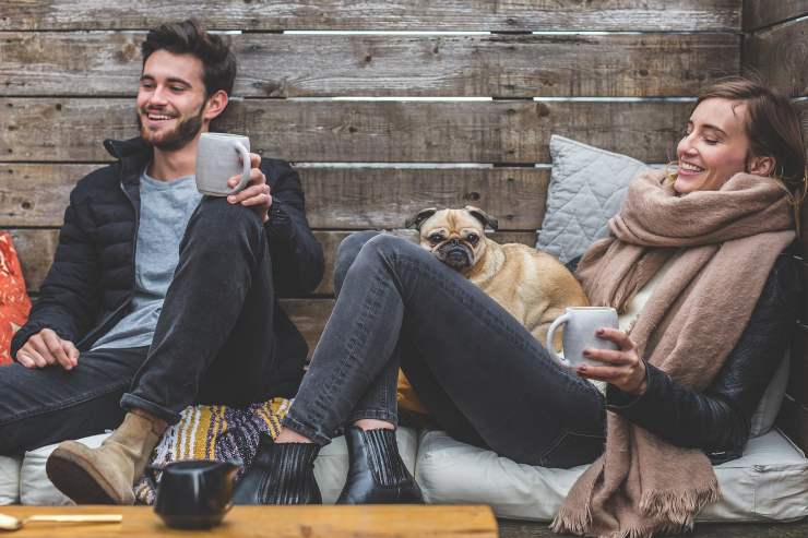 uomo donna e cane